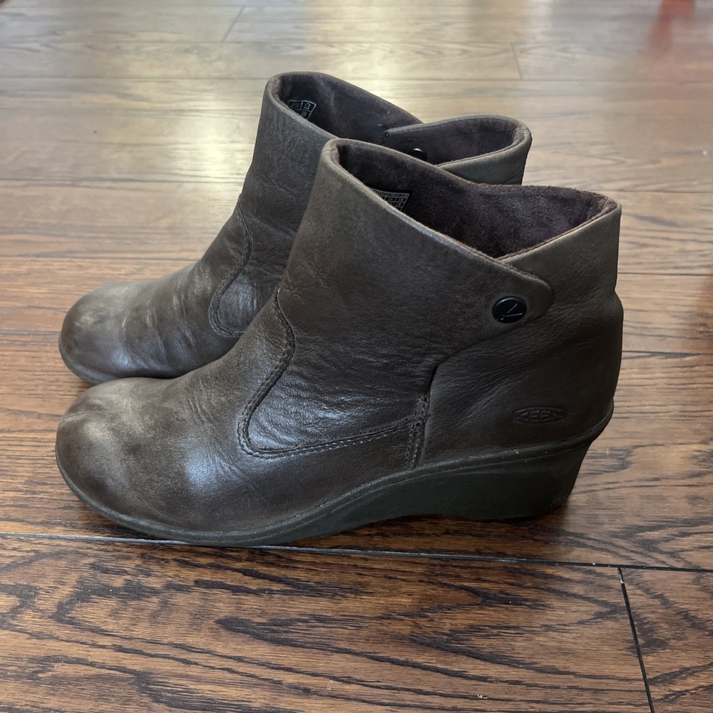 KEEN Akita Wedge Ankle Boots 1007698 Womens US 11 EU 42 Brown Leather Snap Comfy